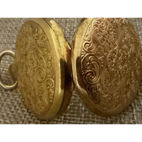 Majestime Pocket Watch – Ornate Gold-Tone Engraved Case – WORKS GREAT - Picture 5 of 7